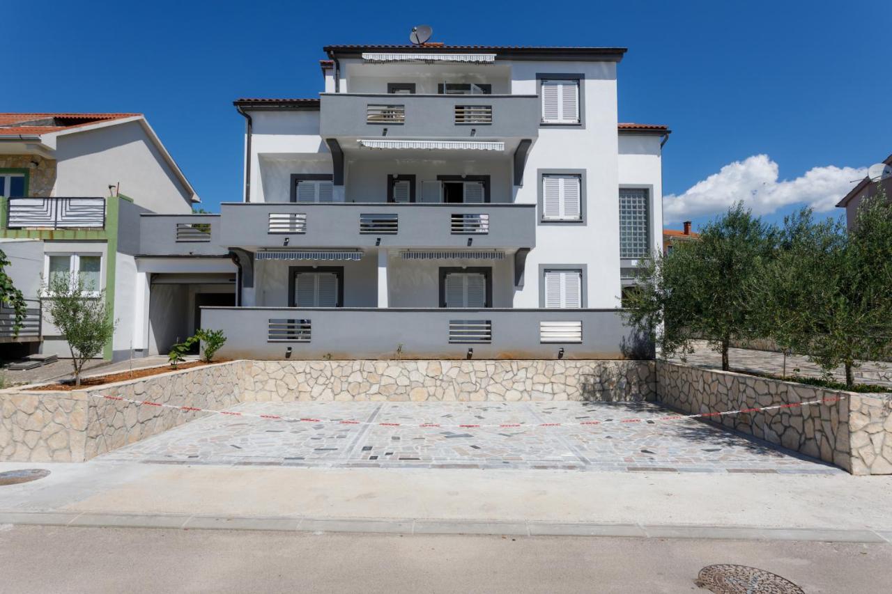 Apartments Lacic Krk Town Exteriör bild